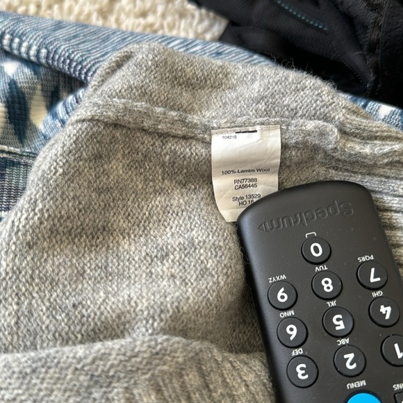 J. Crew 100% Lambs Wool Gray Sweater Size S - Picture 11 of 12